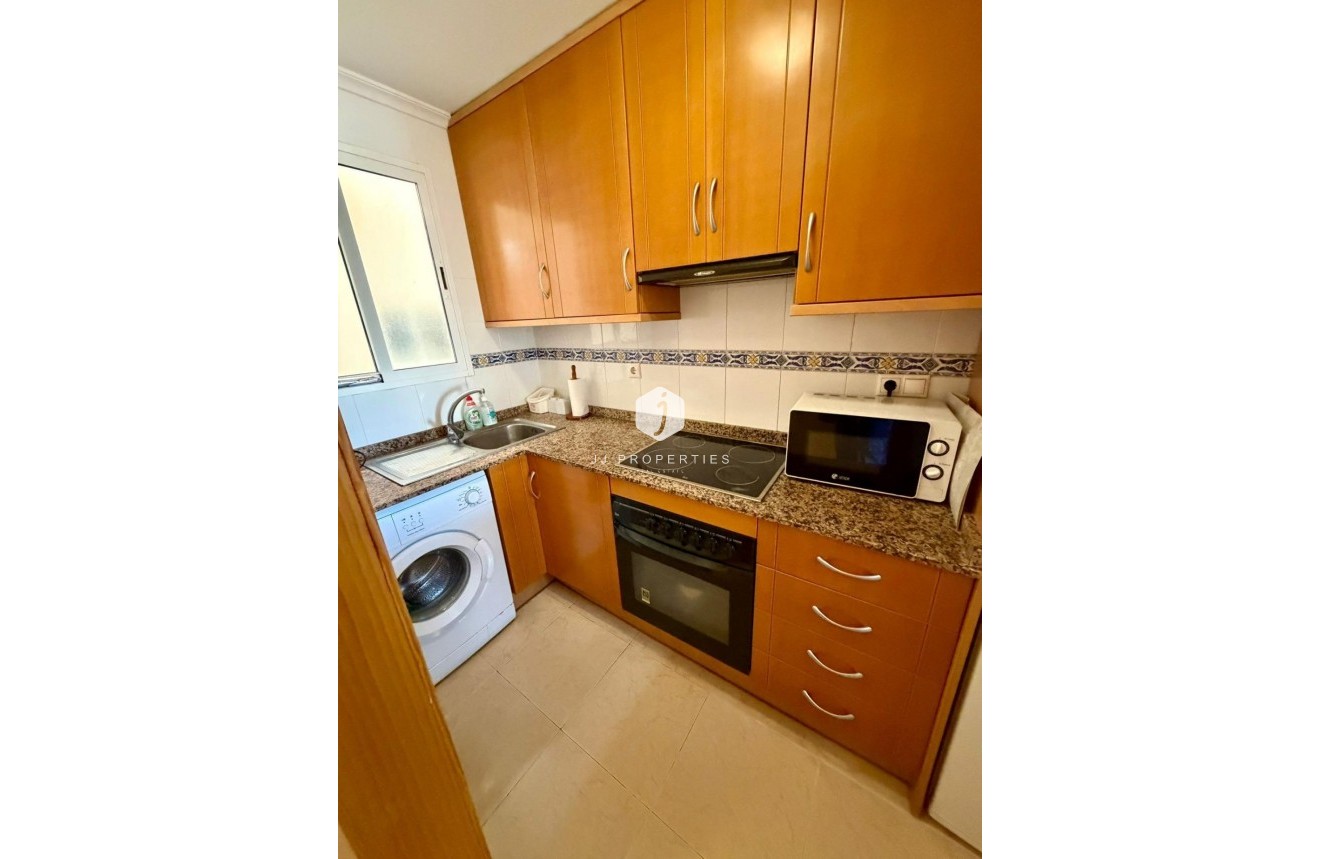 Resale - Villa -
Torrevieja - Centro