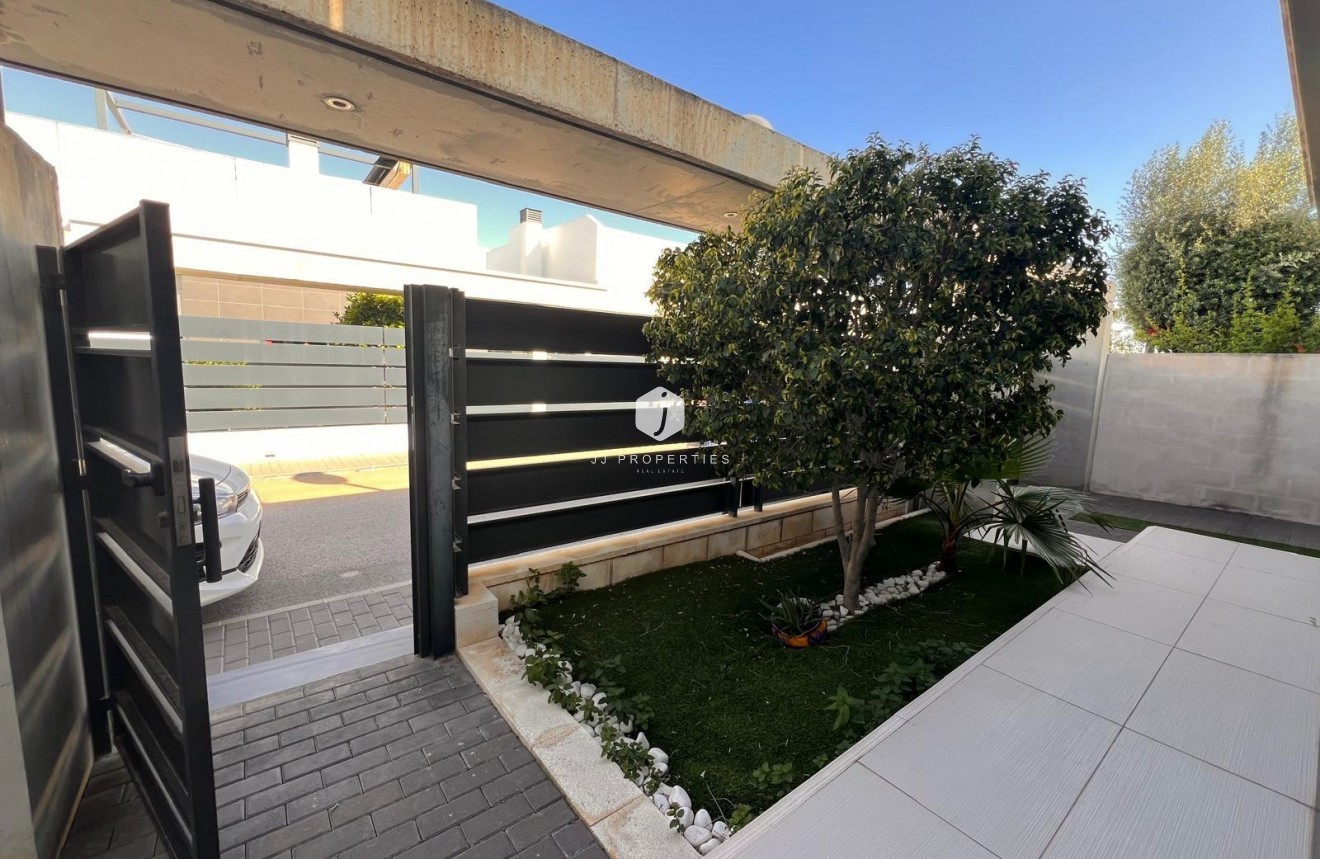 Resale - Villa -
Orihuela Costa - Lomas de Cabo Roig