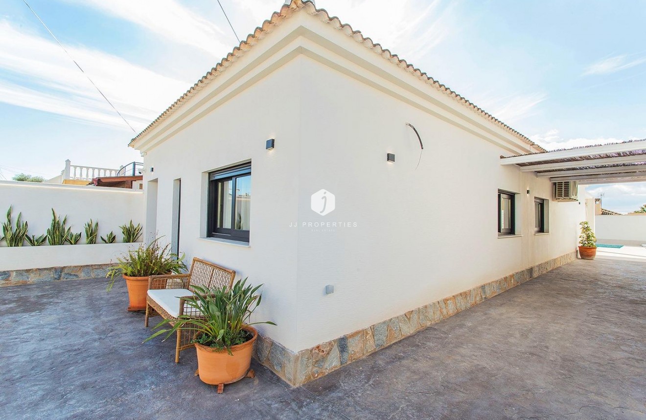 Resale - Chalet -
Torrevieja - La siesta