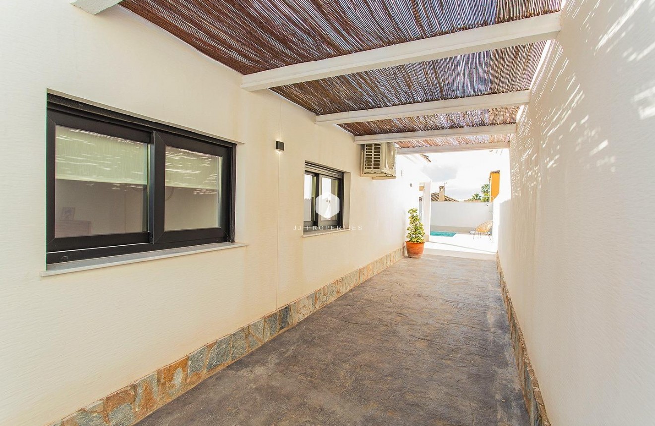 Resale - Chalet -
Torrevieja - La siesta