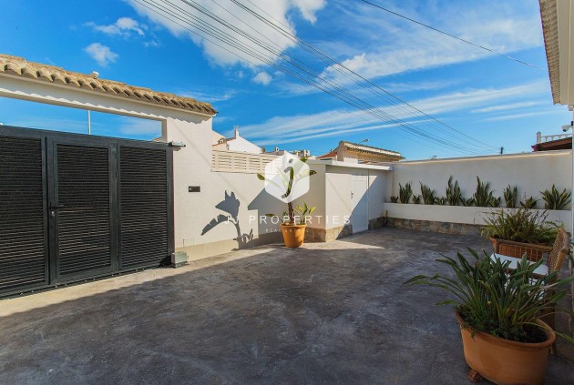 Resale - Chalet -
Torrevieja - La siesta