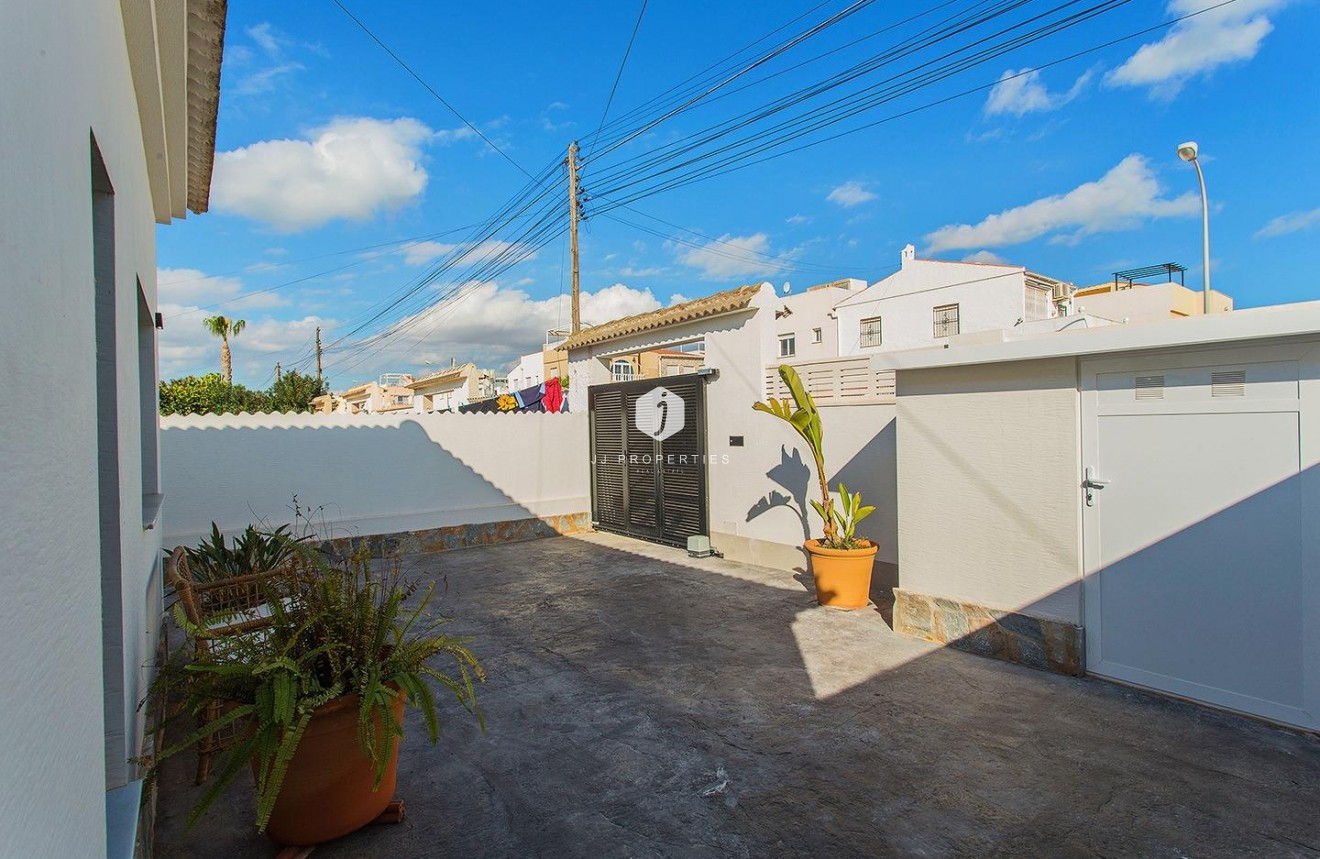 Resale - Chalet -
Torrevieja - La siesta