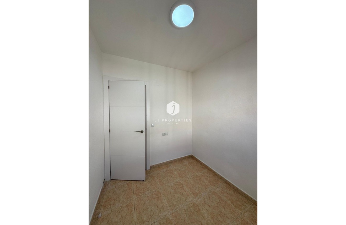 Resale - Apartment / flat -
Torrevieja - Centro