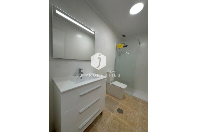 Resale - Apartment / flat -
Torrevieja - Centro