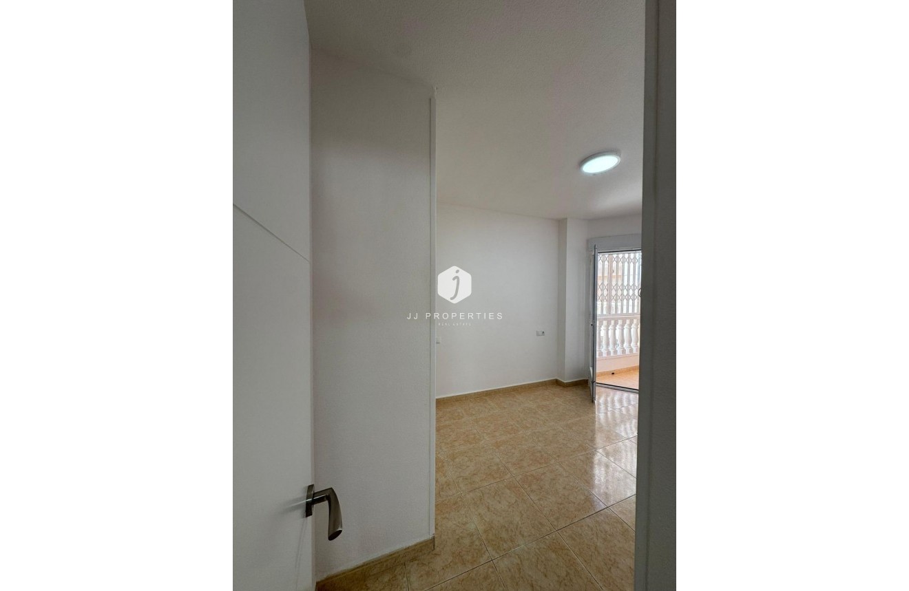 Resale - Apartment / flat -
Torrevieja - Centro