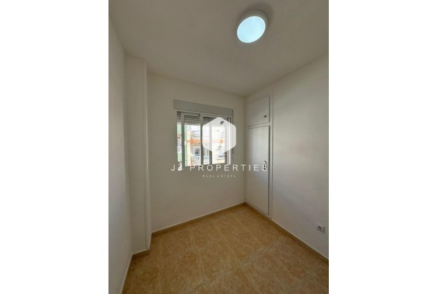 Resale - Apartment / flat -
Torrevieja - Centro