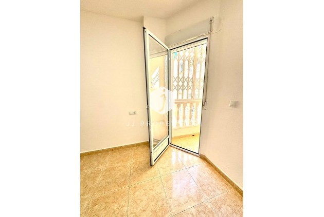 Resale - Apartment / flat -
Torrevieja - Centro