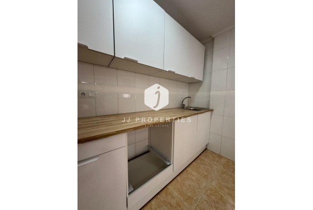 Resale - Apartment / flat -
Torrevieja - Centro