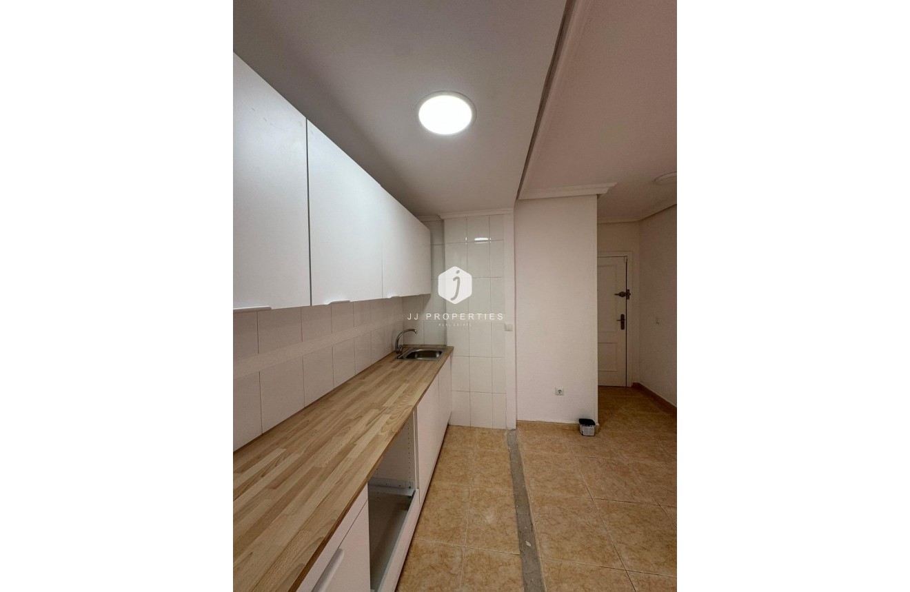 Resale - Apartment / flat -
Torrevieja - Centro