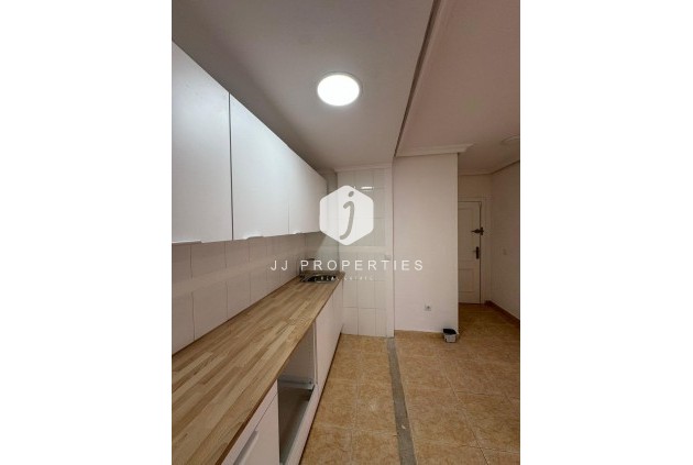 Resale - Apartment / flat -
Torrevieja - Centro