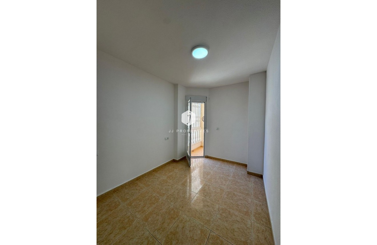 Resale - Apartment / flat -
Torrevieja - Centro