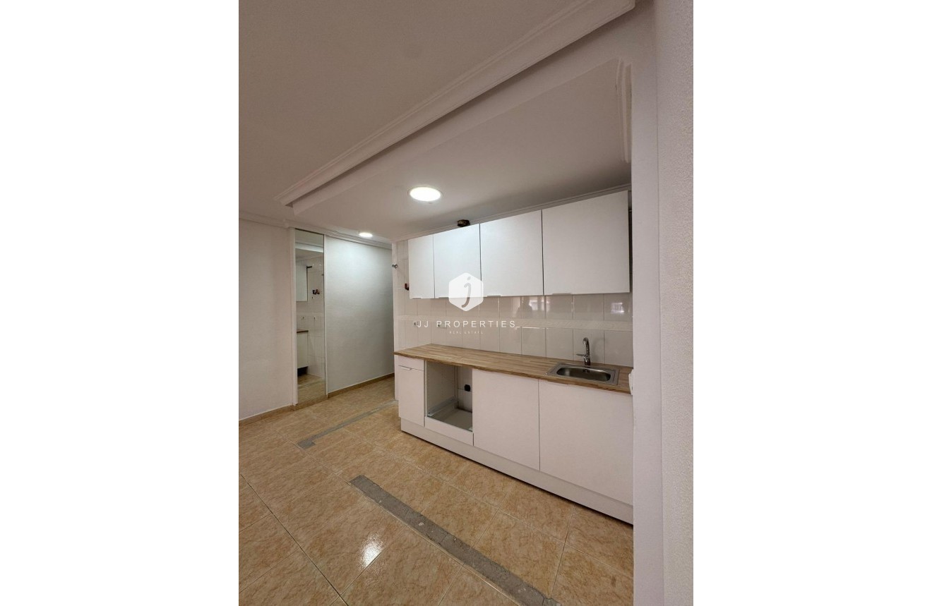 Resale - Apartment / flat -
Torrevieja - Centro