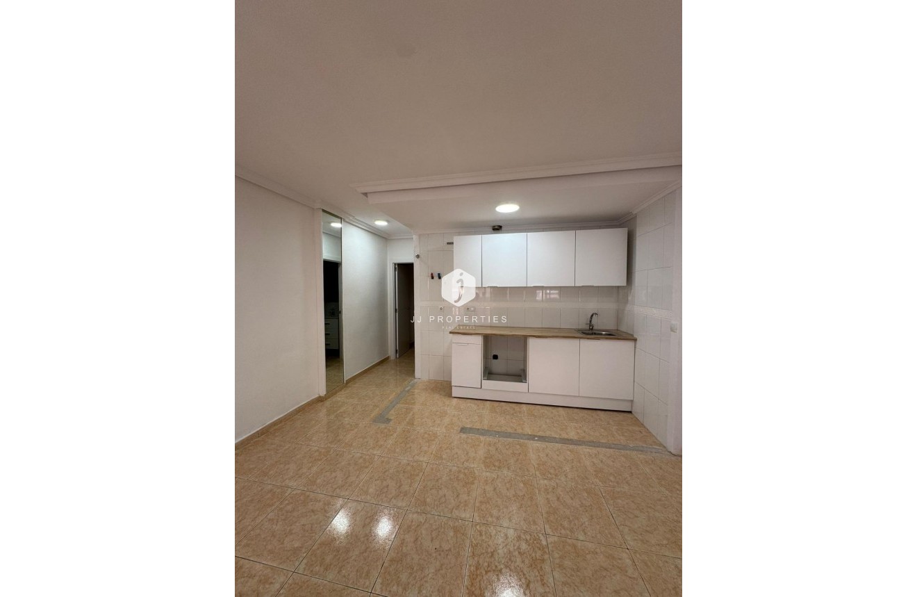 Resale - Apartment / flat -
Torrevieja - Centro