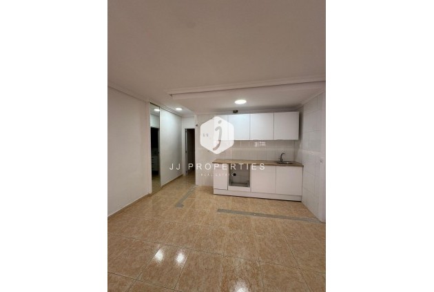 Resale - Apartment / flat -
Torrevieja - Centro