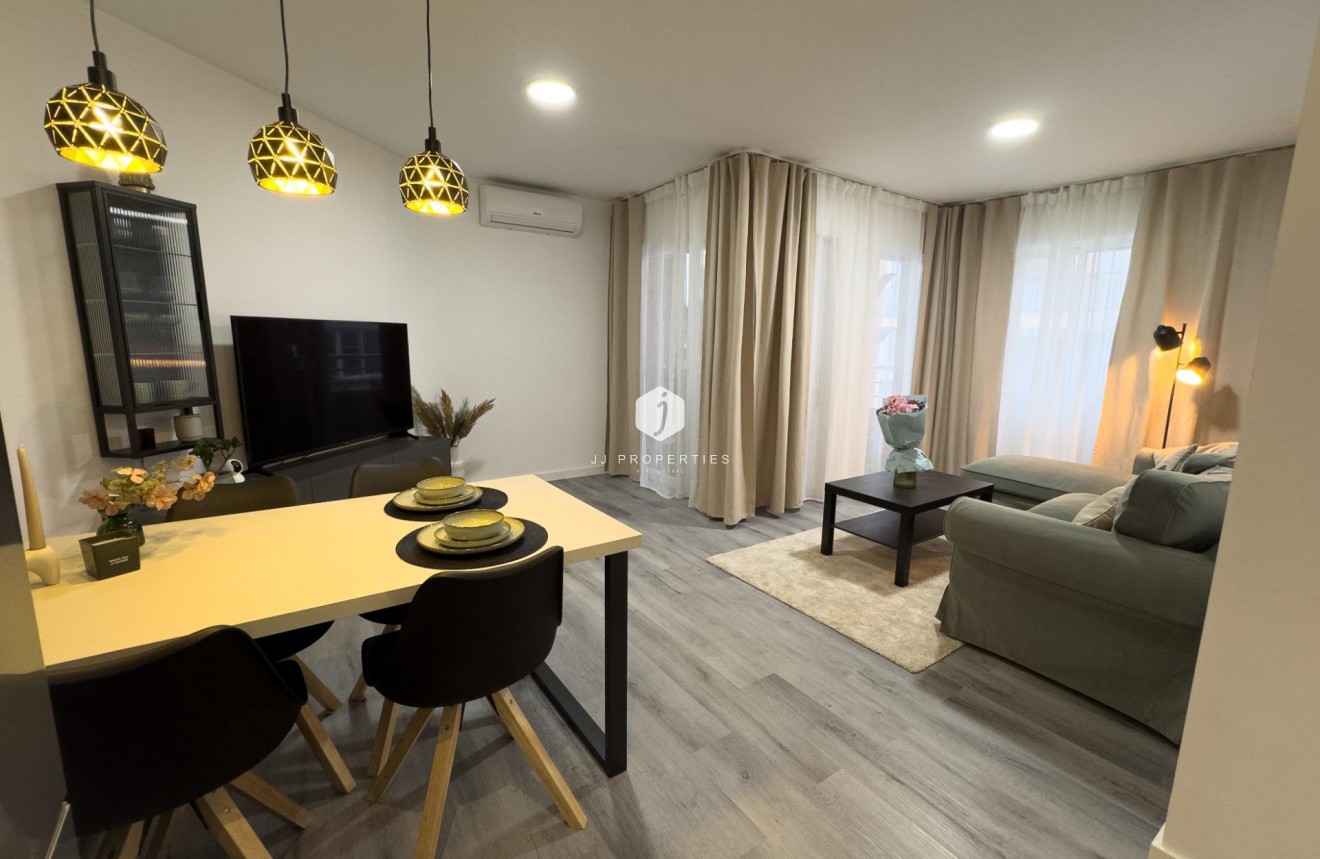 Resale - Apartment / flat -
Torrevieja - Centro