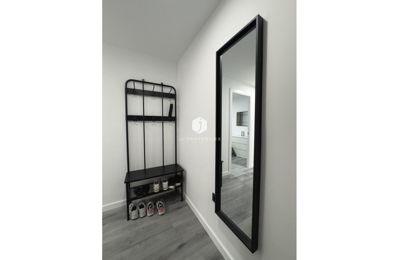 Resale - Apartment / flat -
Torrevieja - Centro