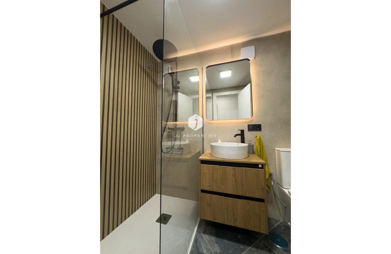 Resale - Apartment / flat -
Torrevieja - Centro