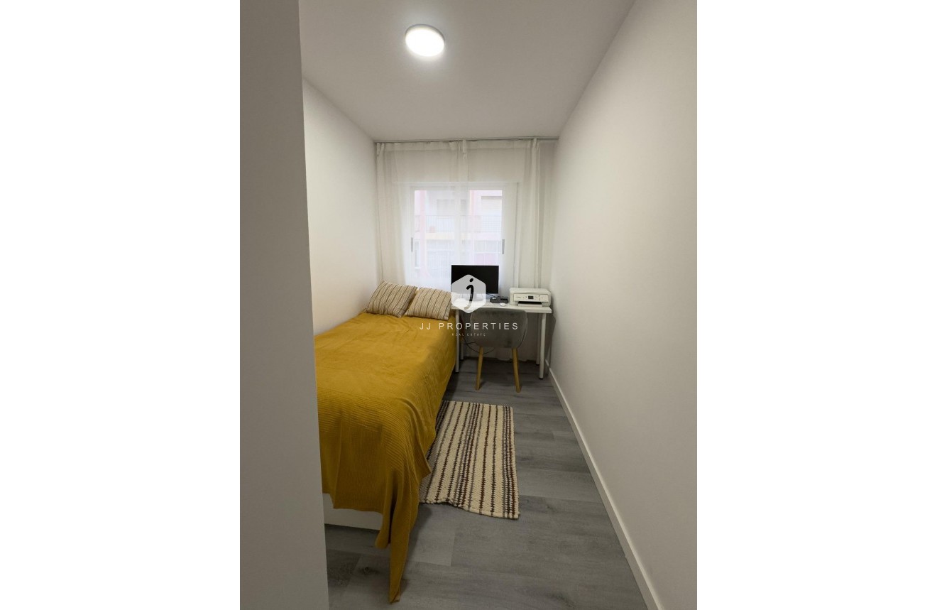 Resale - Apartment / flat -
Torrevieja - Centro