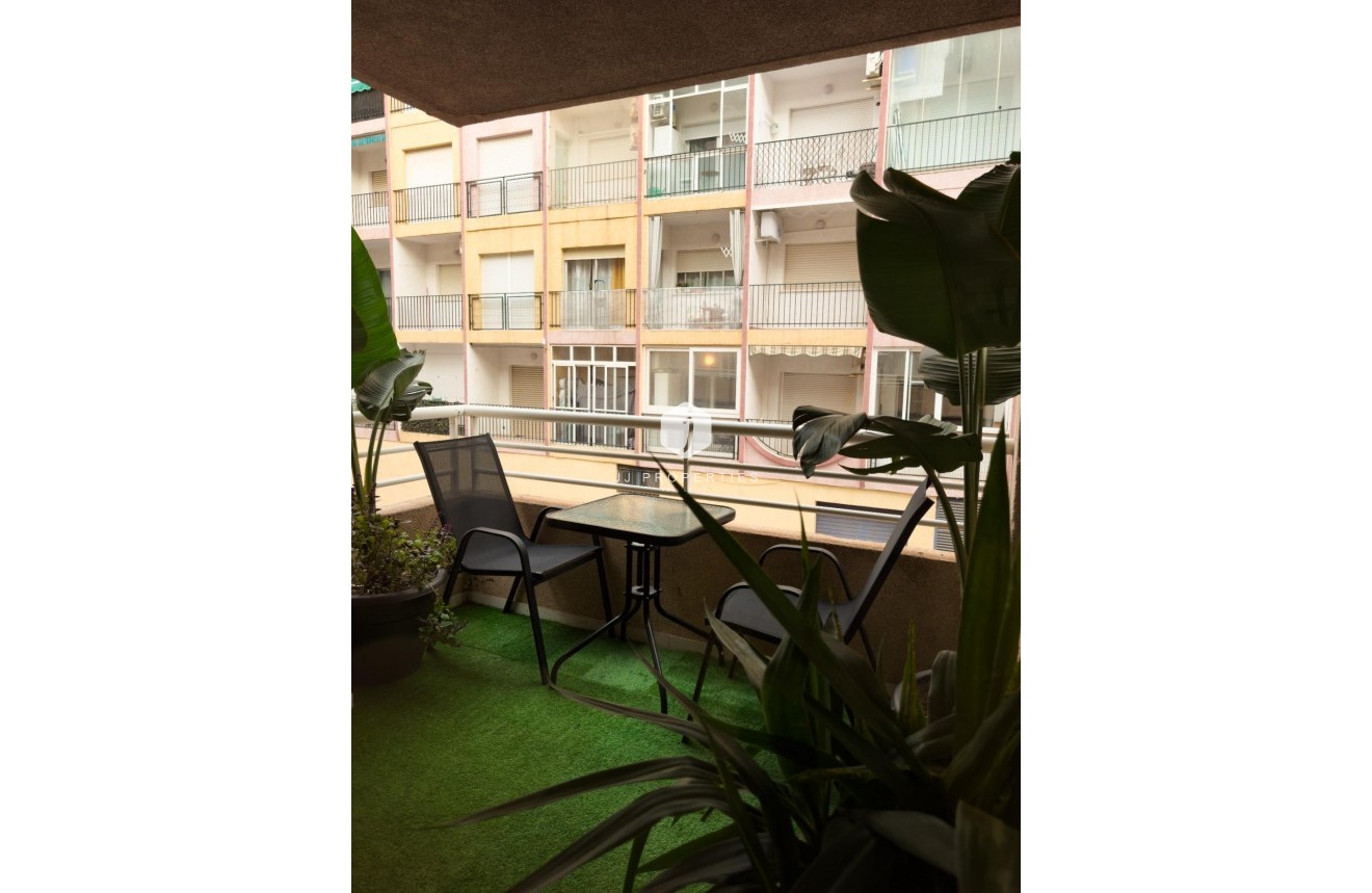 Resale - Apartment / flat -
Torrevieja - Centro