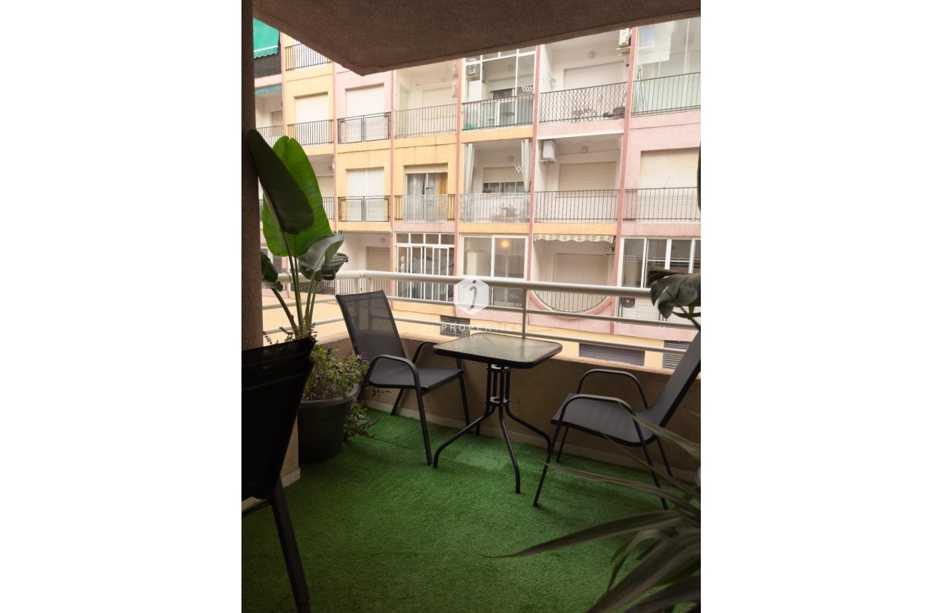 Resale - Apartment / flat -
Torrevieja - Centro