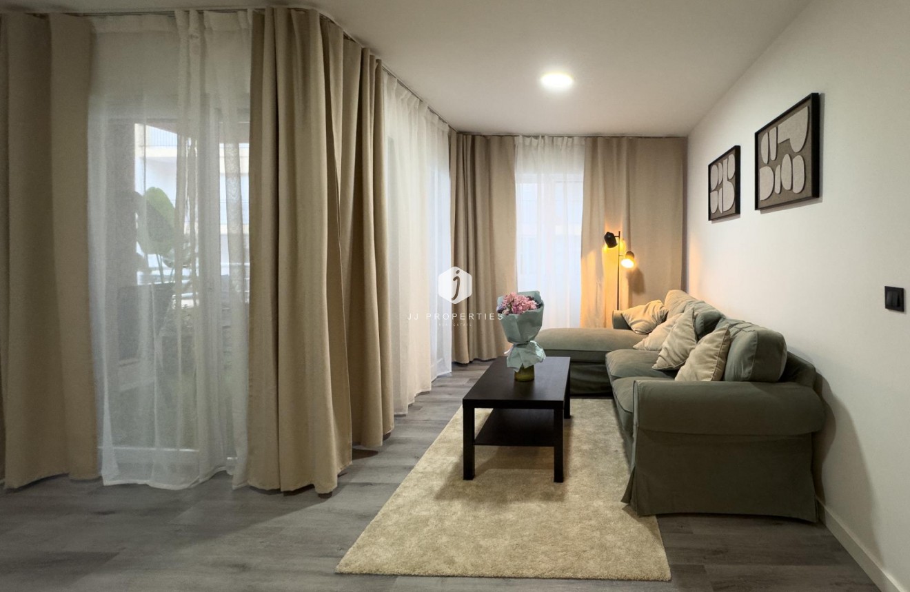 Resale - Apartment / flat -
Torrevieja - Centro