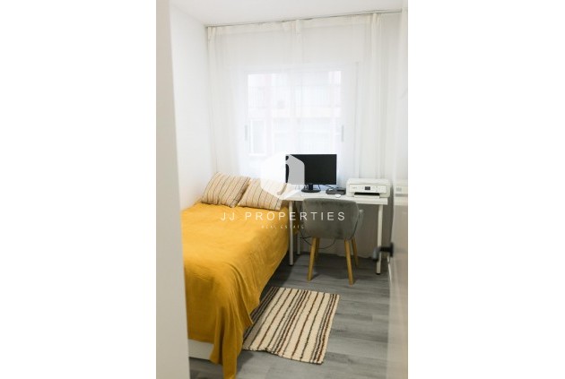 Resale - Apartment / flat -
Torrevieja - Centro