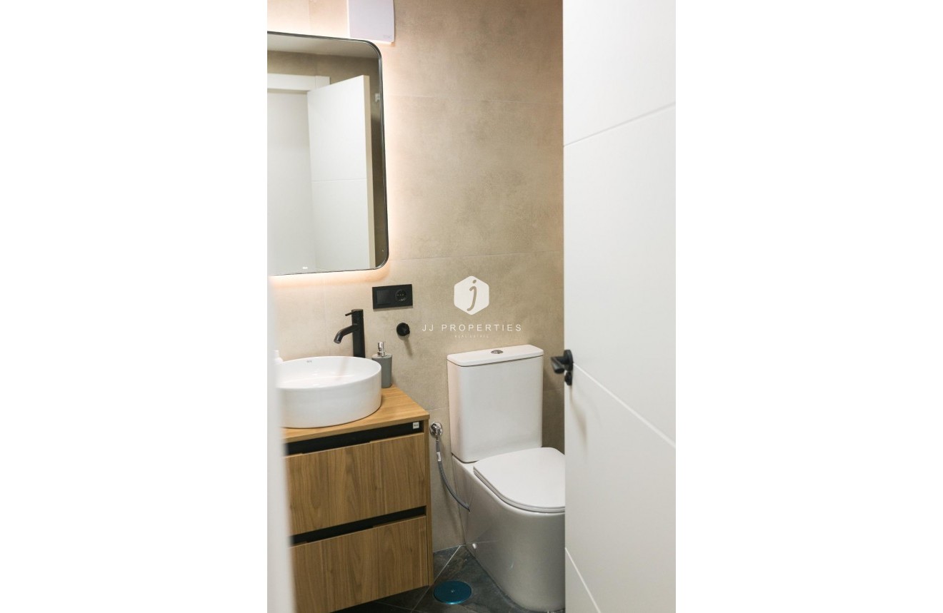 Resale - Apartment / flat -
Torrevieja - Centro