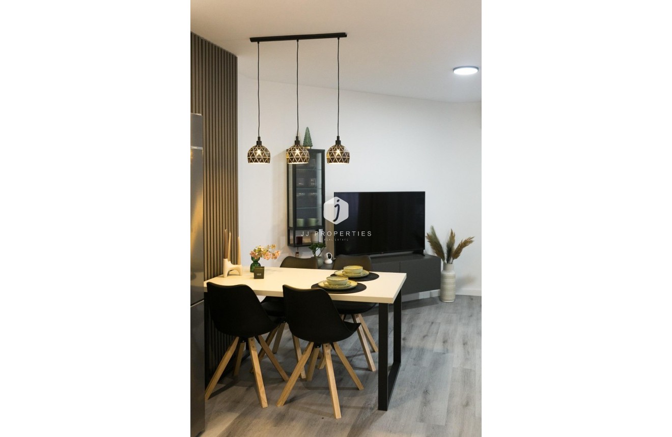 Resale - Apartment / flat -
Torrevieja - Centro