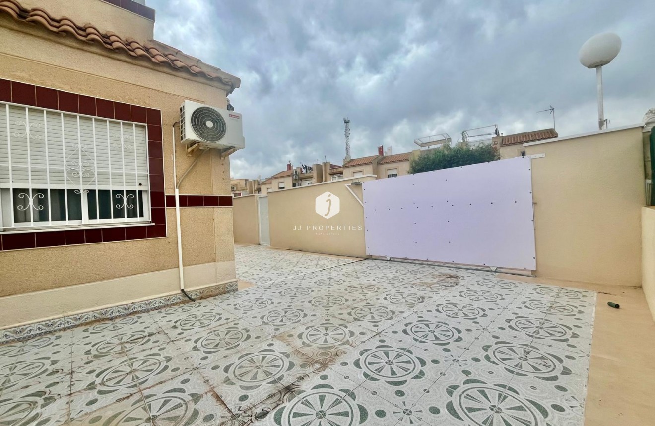 Z drugiej ręki - Bungalow -
Torrevieja - Paraje Natural