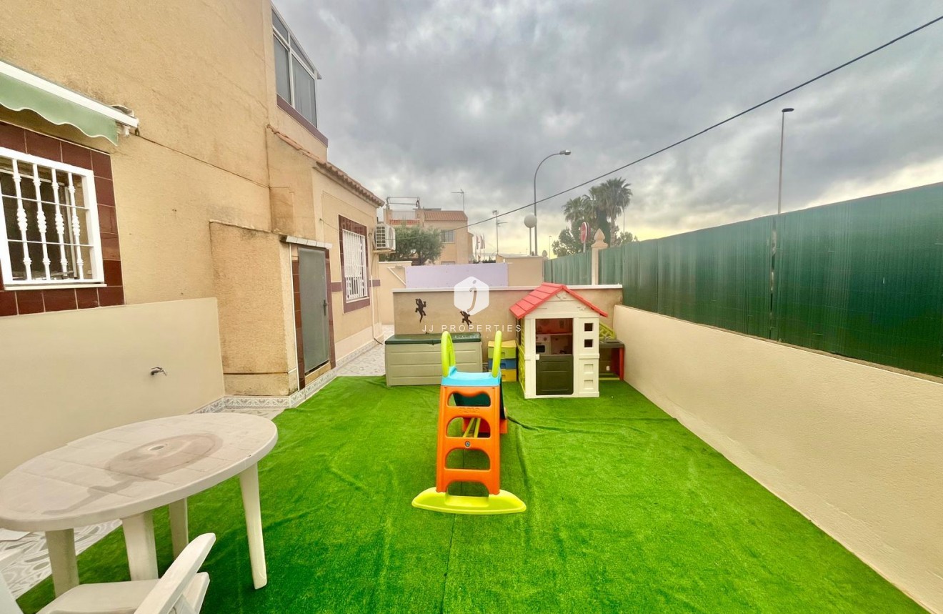 Z drugiej ręki - Bungalow -
Torrevieja - Paraje Natural