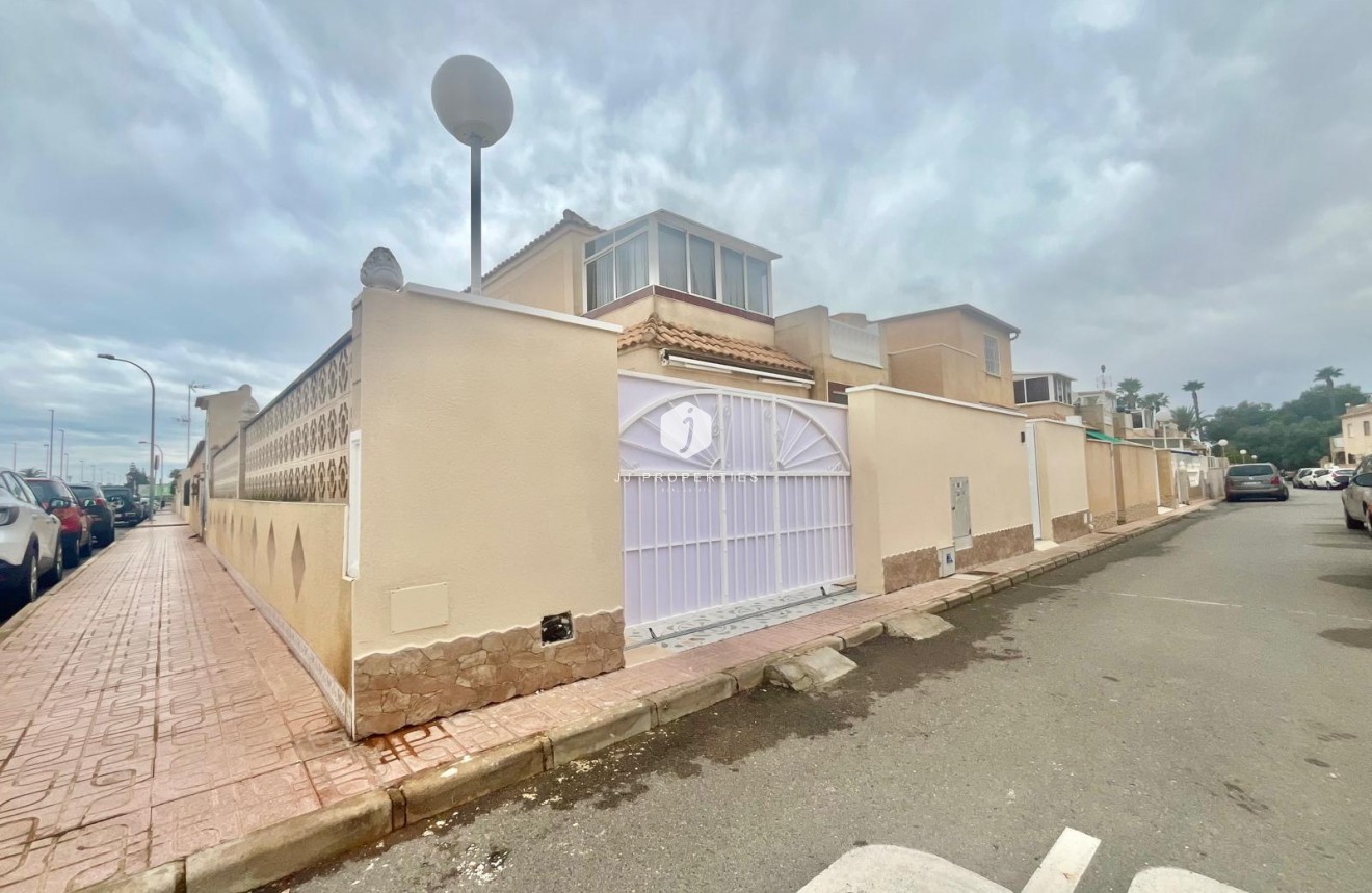 Z drugiej ręki - Bungalow -
Torrevieja - Paraje Natural