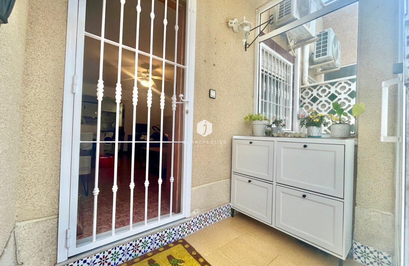 Z drugiej ręki - Bungalow -
Torrevieja - Paraje Natural