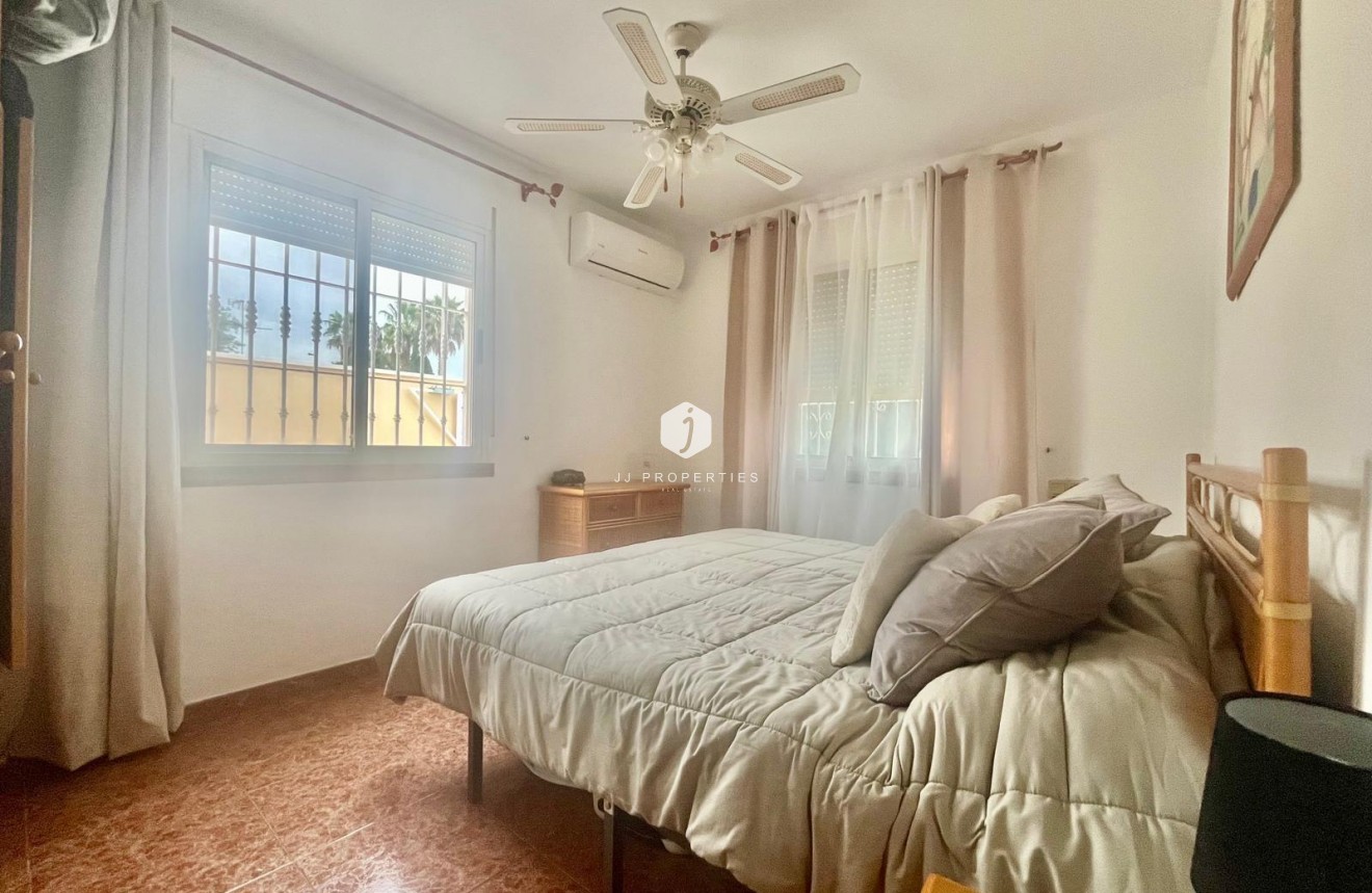 Z drugiej ręki - Bungalow -
Torrevieja - Paraje Natural