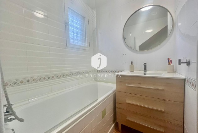 Z drugiej ręki - Bungalow -
Torrevieja - Paraje Natural