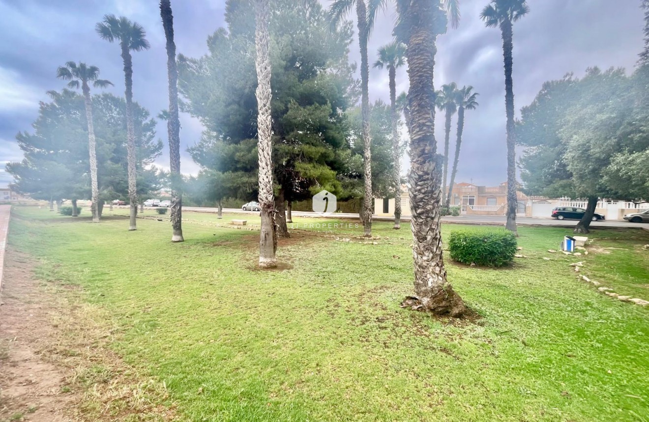 Z drugiej ręki - Bungalow -
Torrevieja - Paraje Natural