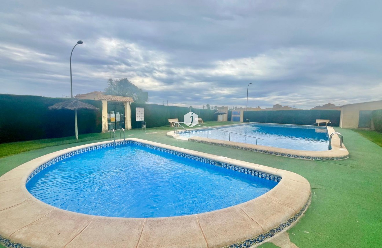 Z drugiej ręki - Bungalow -
Torrevieja - Paraje Natural
