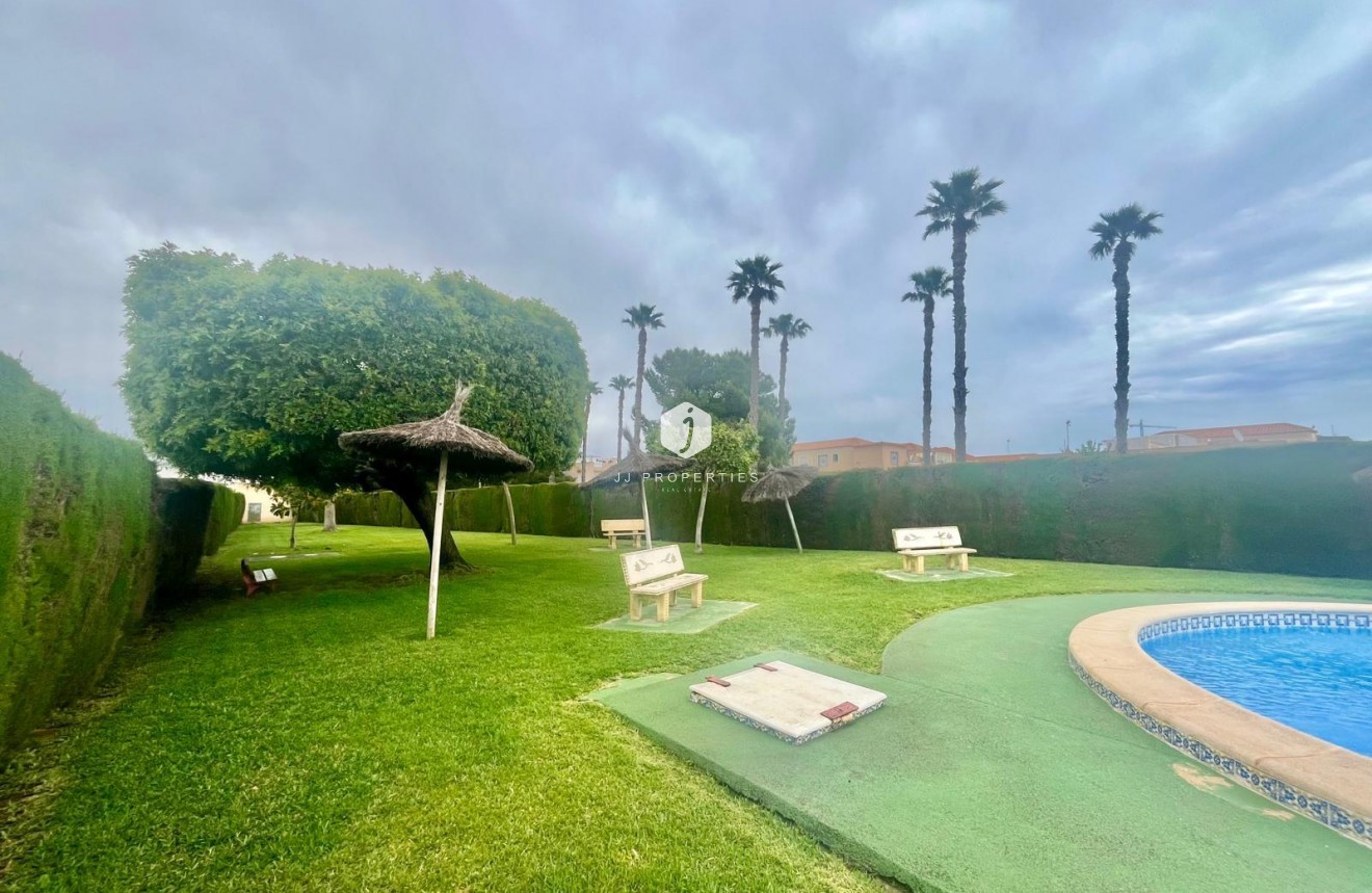 Z drugiej ręki - Bungalow -
Torrevieja - Paraje Natural