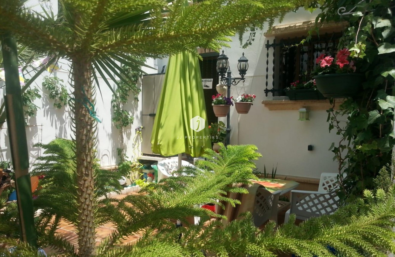 Z drugiej ręki - Szalet -
Orihuela Costa - PAU 8
