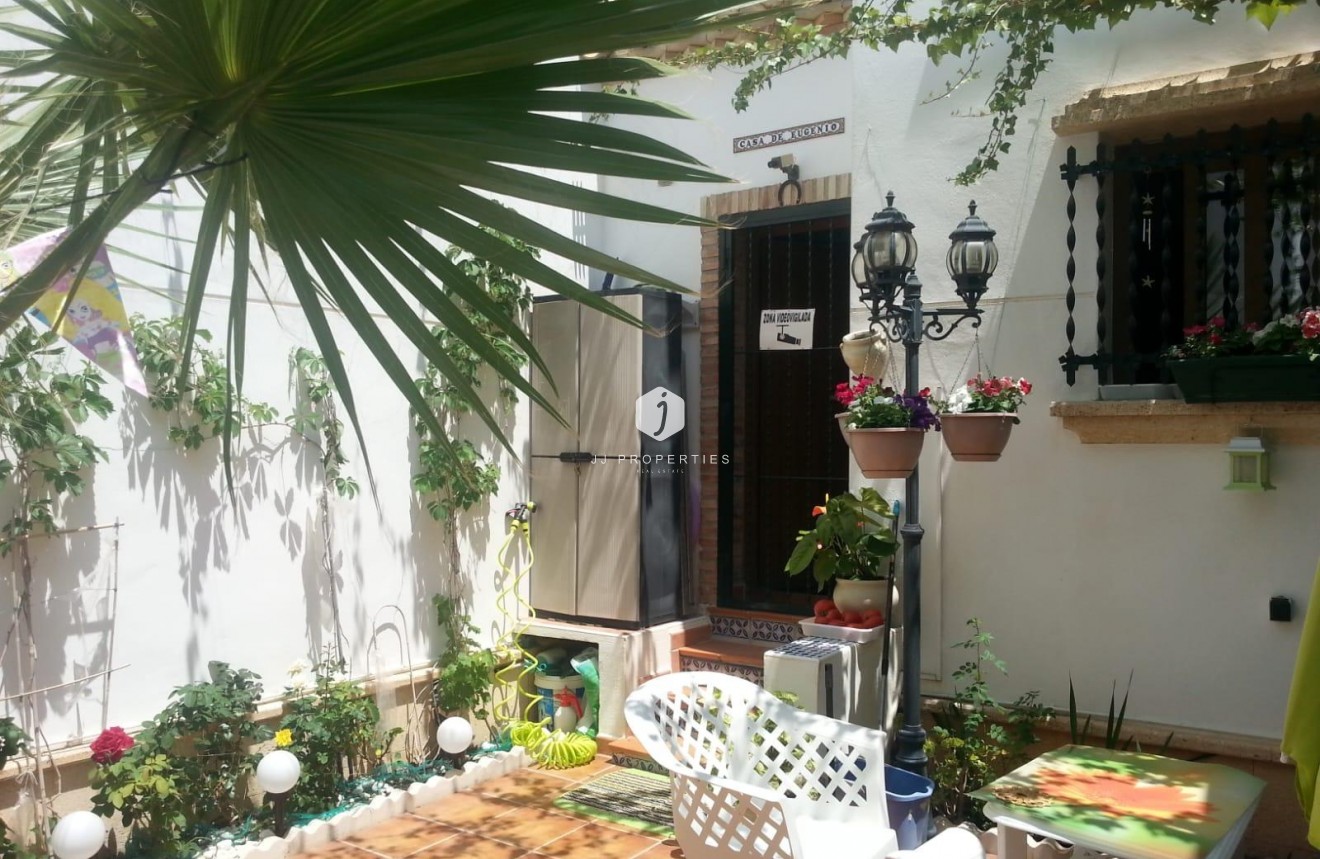 Z drugiej ręki - Szalet -
Orihuela Costa - PAU 8