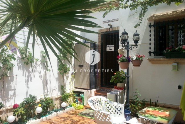 Z drugiej ręki - Szalet -
Orihuela Costa - PAU 8