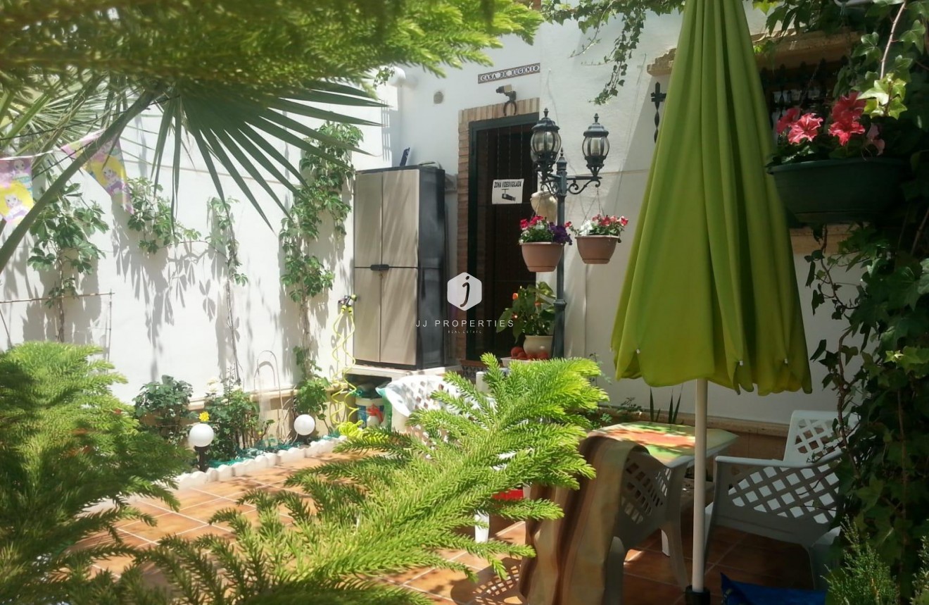 Z drugiej ręki - Szalet -
Orihuela Costa - PAU 8