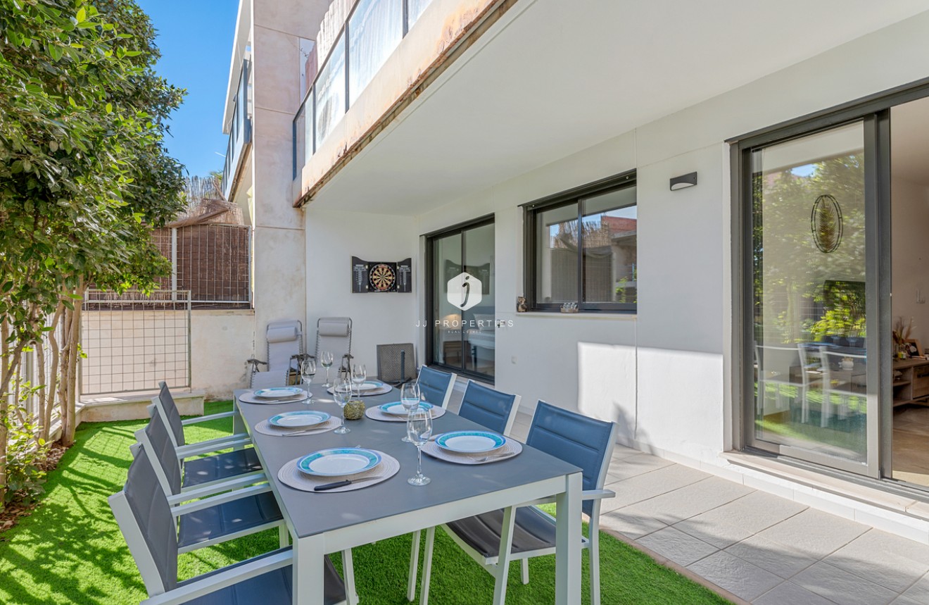 Resale - Apartment / flat -
Campoamor - Costa Blanca