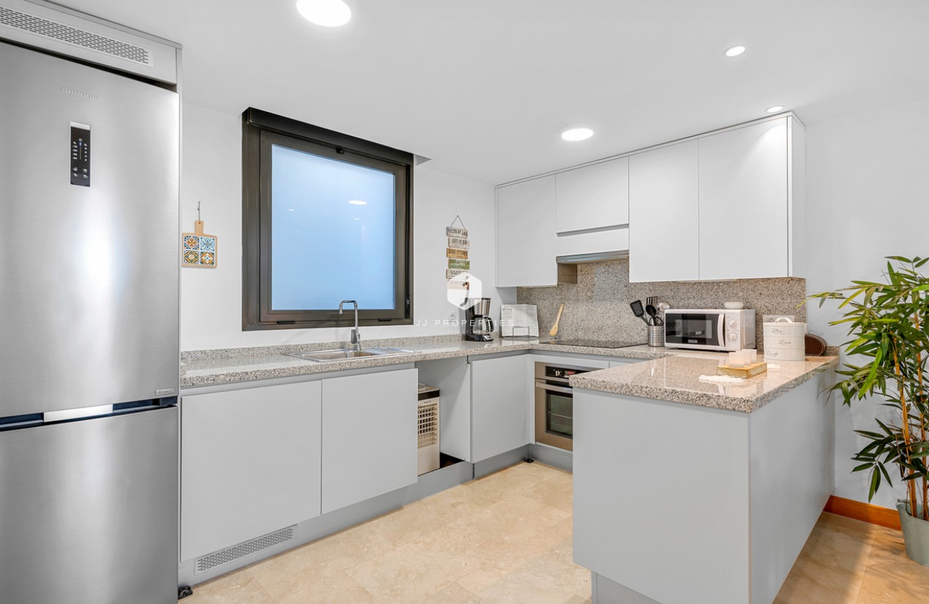 Resale - Apartment / flat -
Campoamor - Costa Blanca