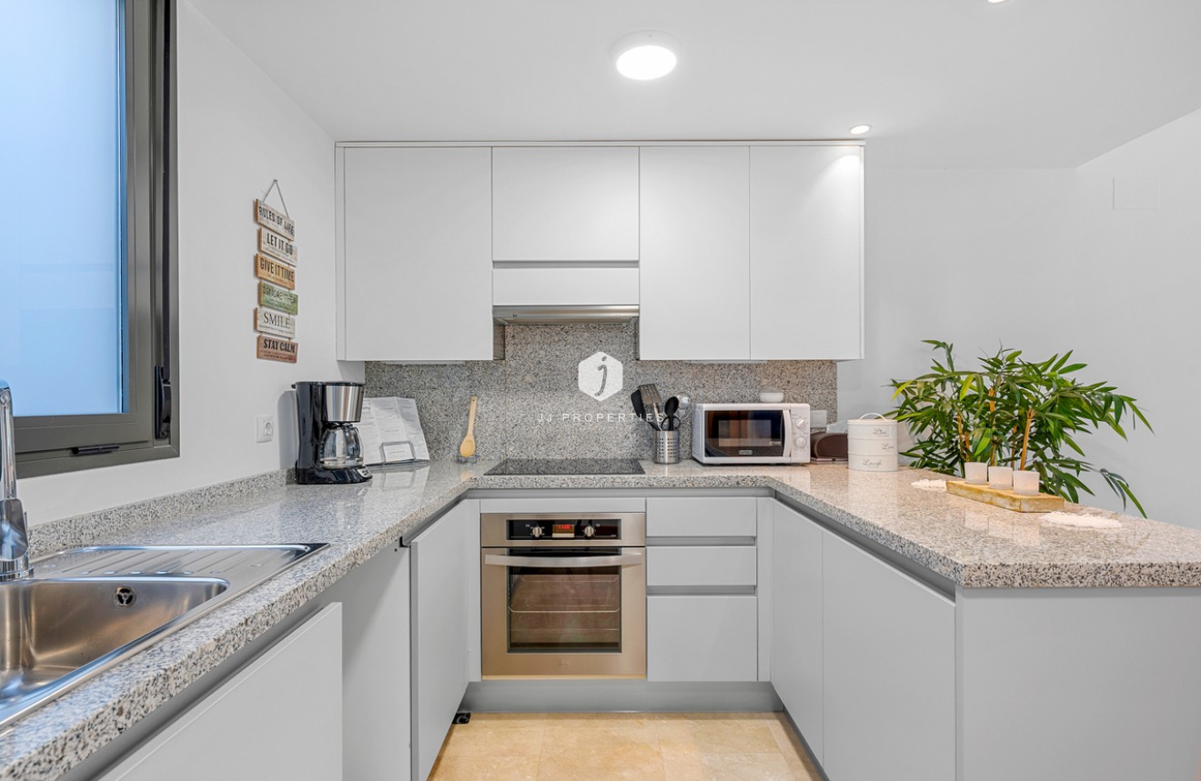 Resale - Apartment / flat -
Campoamor - Costa Blanca