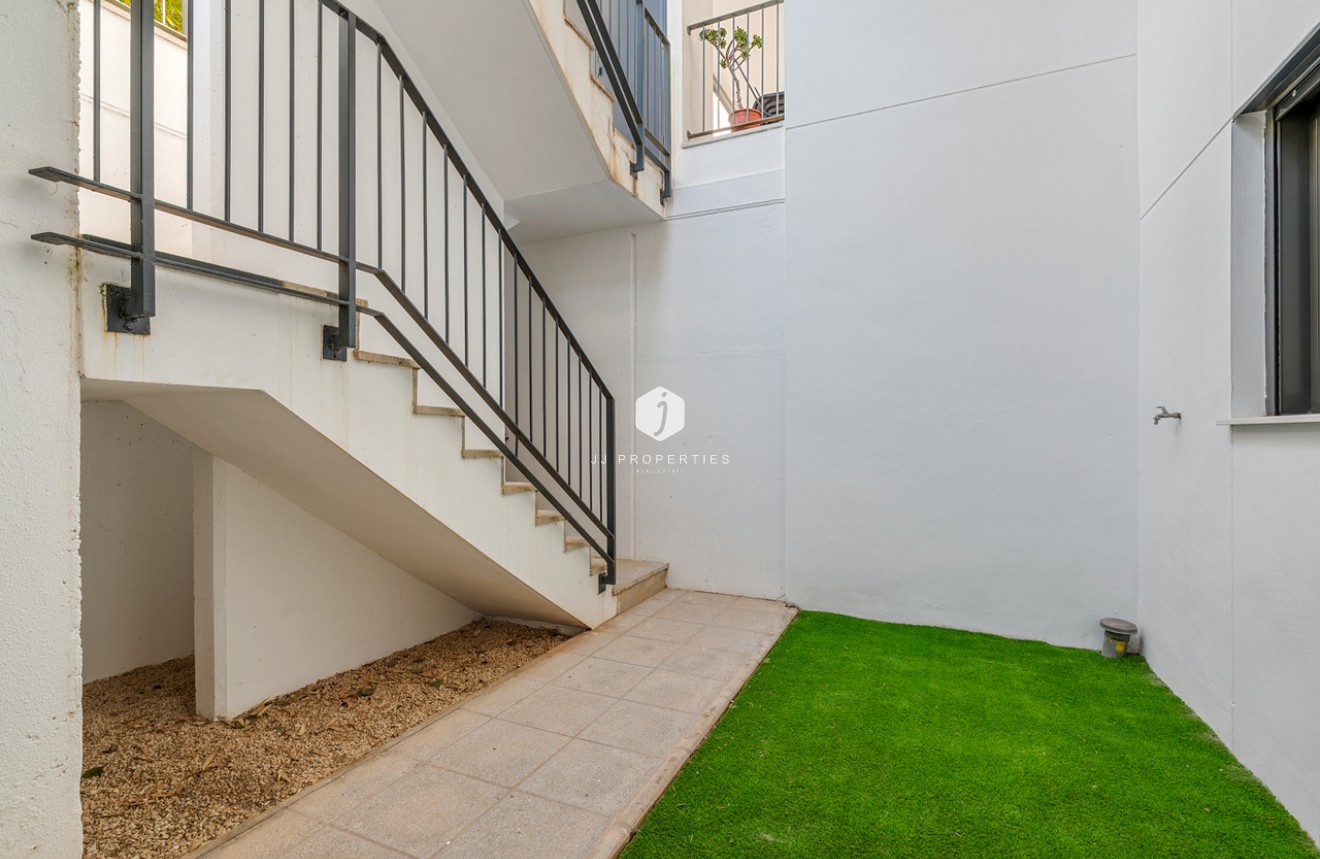 Resale - Apartment / flat -
Campoamor - Costa Blanca