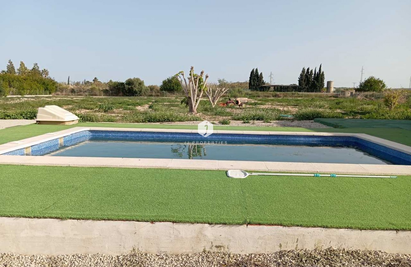 Resale - Villa -
San Miguel de Salinas - Inland