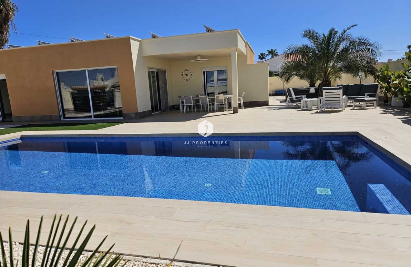 Resale - Villa -
Torrevieja - Costa Blanca