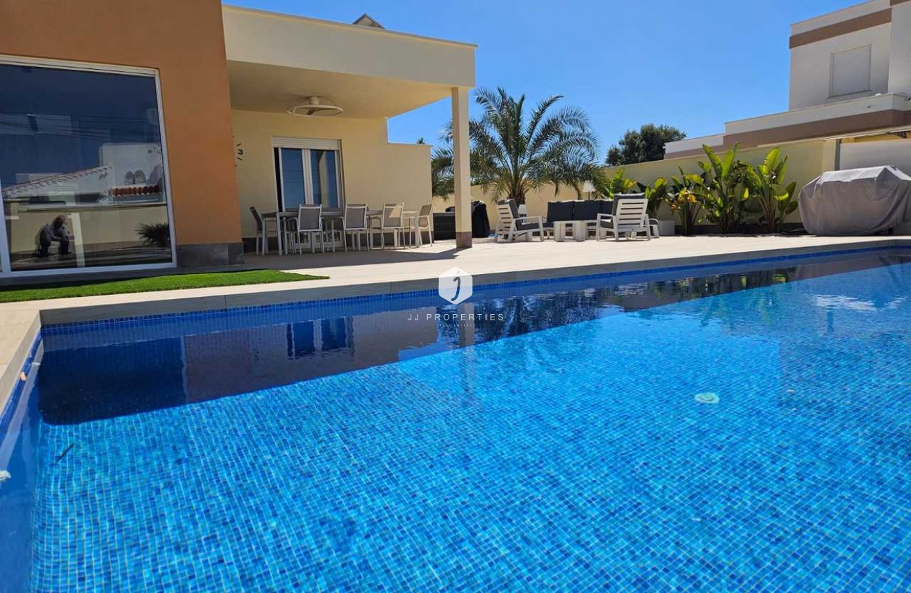 Resale - Villa -
Torrevieja - Costa Blanca