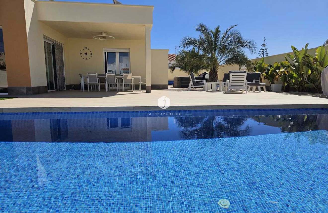 Resale - Villa -
Torrevieja - Costa Blanca