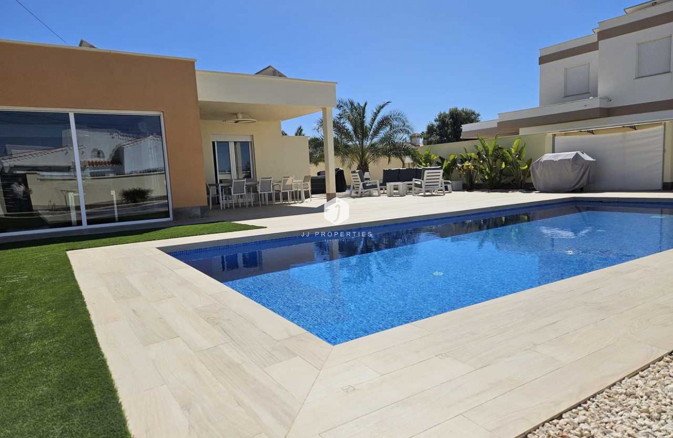 Resale - Villa -
Torrevieja - Costa Blanca